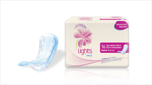 Découvrons la nouvelle serviette Ultra de la gamme lights by TENA, plus adaptée pour absorber les fuites urinaires qu’une serviette Ultra classique.