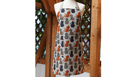 Faire la cuisine devient une fête avec tous ces chats sur ton tablier. Source : https://www.etsy.com/fr/listing/399139431/