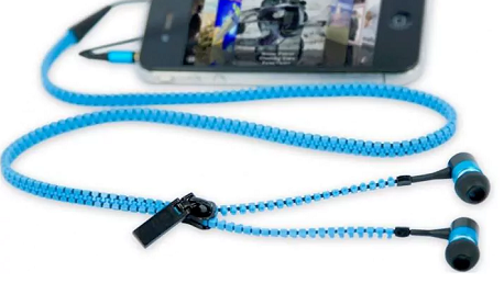 Ecouter de la musique est encore plus sympa avec ces écouteurs qui ne s’emmêlent jamais grâce à leur fermeture éclair. 