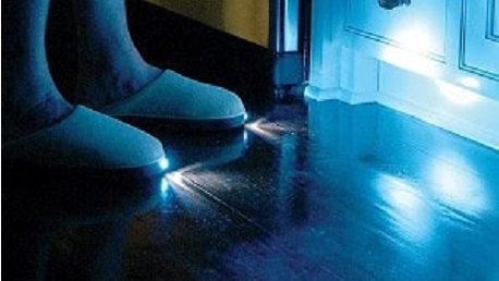 Tu habites avec un colocataire, des enfants ou ton partenaire ? Donne-leur ces chaussons pour tranquillement continuer à dormir si quelqu’un doit aller aux toilettes au milieu de la nuit.  