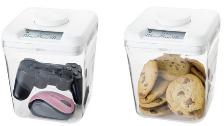 Cette boite à ouverture programmable dans le temps conserve tes biscuits (ou consoles de jeu) en toute sécurité… Enfin, pour l’instant…