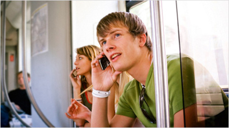 Le chargeur USB portable Duracell t'offre jusqu’à 3 heures de temps de conversation supplémentaire pour ton smartphone...