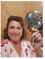 1) Te prendre en photo avec ta nouvelle douchette