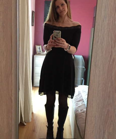 Une petite robe en dentelle noire