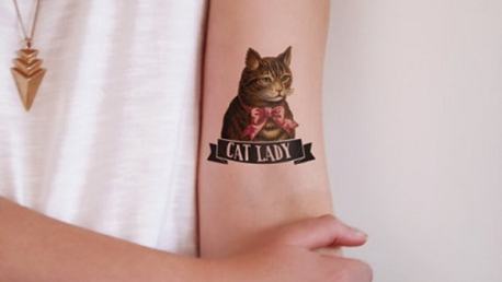 Laat je liefde voor je poezenvriendjes aan iedereen zien met deze – afwasbare! – tattoo! Bron: https://www.etsy.com/nl/listing/185007473/