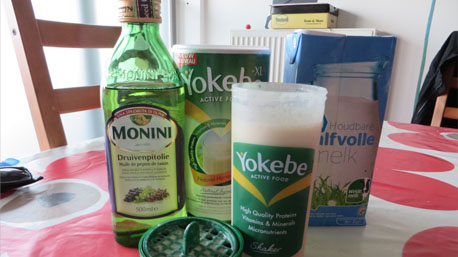 De ingrediënten voor de Yokebe shake
