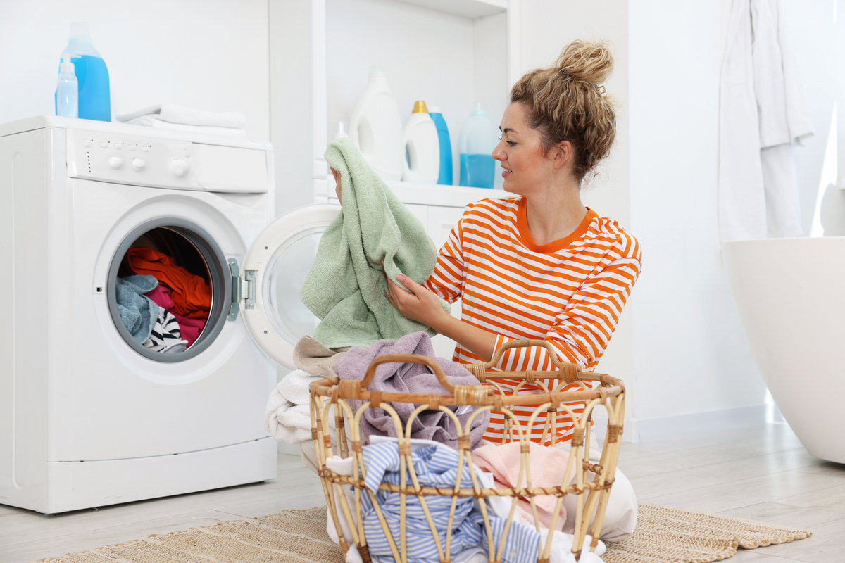 lady-doing-laundry
