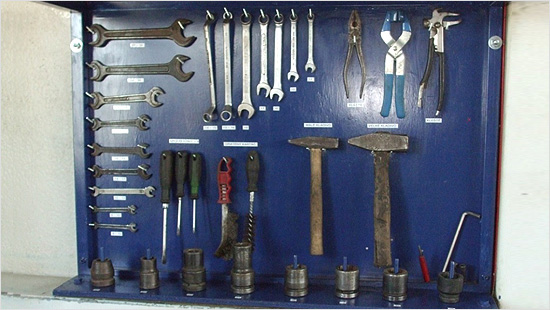 V dílnách servisu je udržovaná čistota a pořádek. V tomto projektu