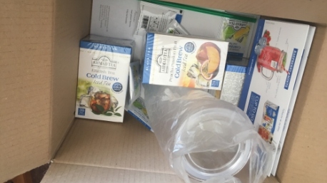 "Balíček dorazil!!!! Už se nemůžu dočkat až v dnešním horkém dni otestujeme spolu s rodinou Ledového Anglána hezky v klídku na terase :-)"