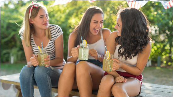 Našim úkolem je povědět o Ledovém Anglánu svým blízkým, připravit jim tento unikátní čaj a předat vzorečky...