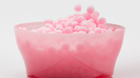 V tomto projektu se dozvíme všechno o kouzelných perličkách Lenor Unstoppables - například jak prostupují tkaninami hned od začátku praní...