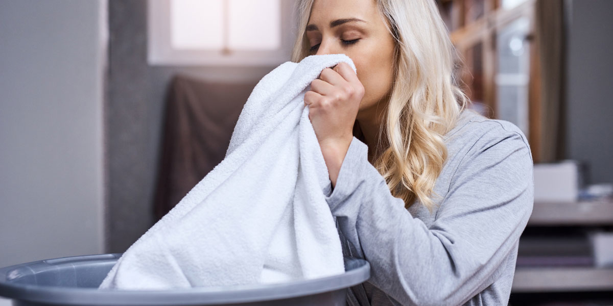 Nebo se umělecky schovejte za čerstvě vyprané prádlo