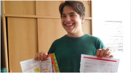 Rozdávání vzorečků kamarádům.