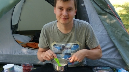 Kaše se nehodí jenom na snídani cestou do práce - osvědčila se i na dovolené pod stanem! 