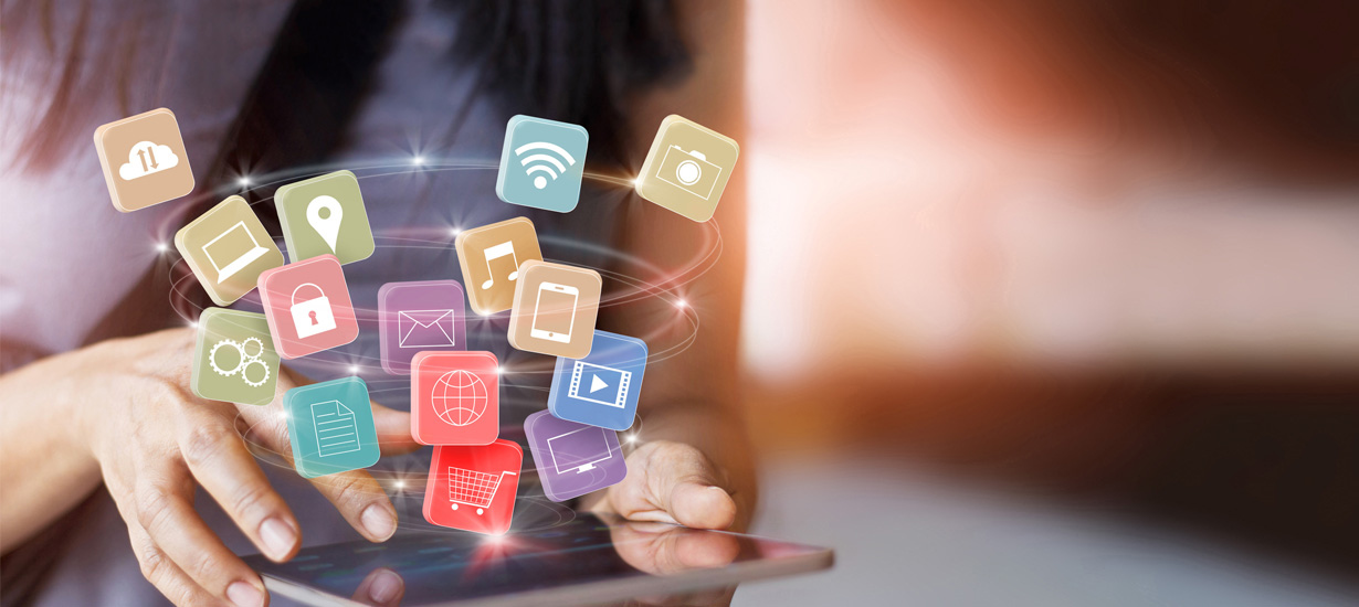 ... nebo na sociálních sítích a prostřednictvím recení.