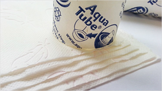 je vyrobena ze stejných vláken jako sám toaletní papír.