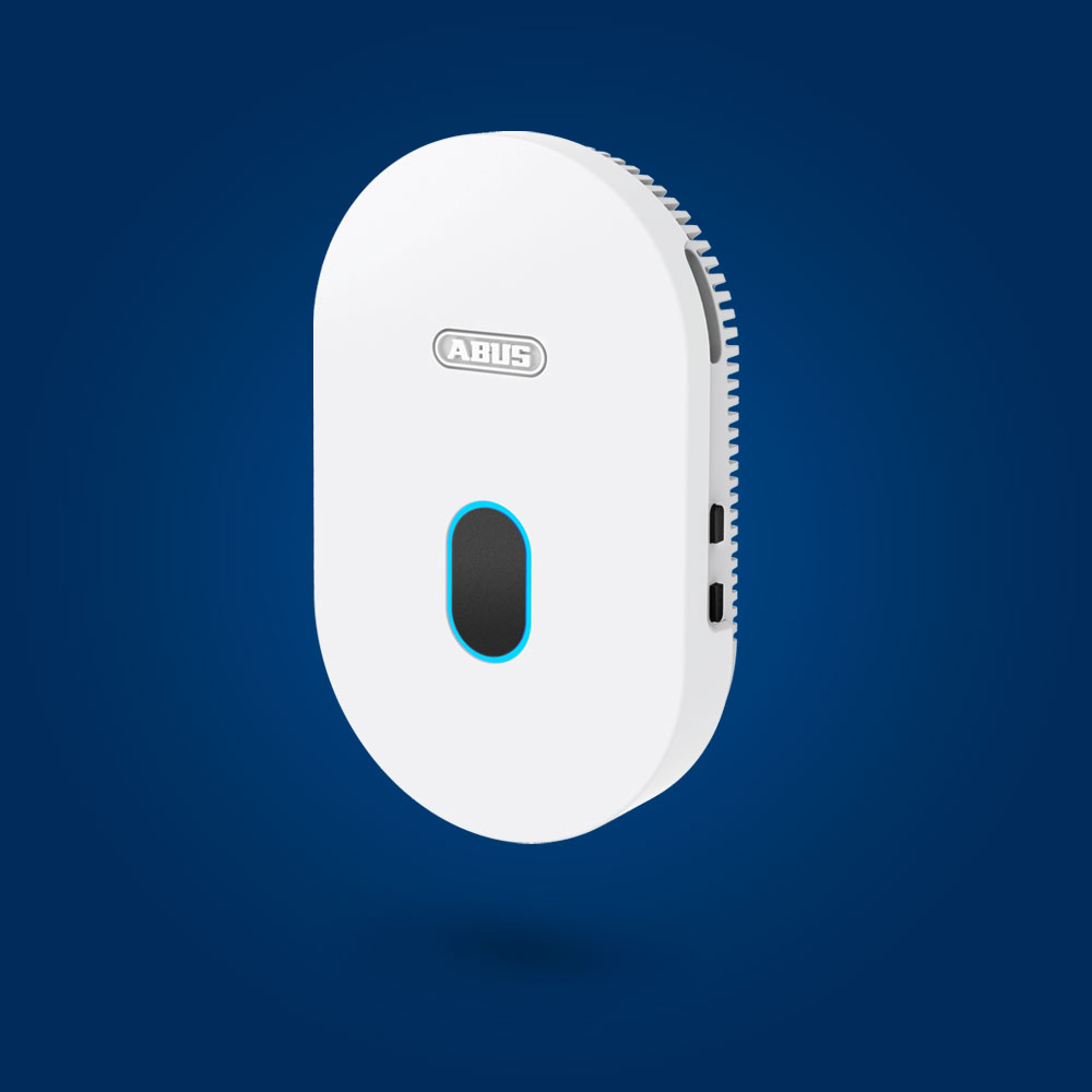 Die kabellose Basisstation ist frei platzierbar an jeder Steckdose und speichert Aufnahmen der Kamera lokal, sicher und unabhängig vom Internet.