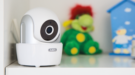 Die WLAN-Innenkamera (TVAC19000) dient zur Überwachung von Innenräumen. Sie verfügt über eine Infrarot-Nachtfunktion, einen 350° Schwenk- und einen 90° Neigebereich.