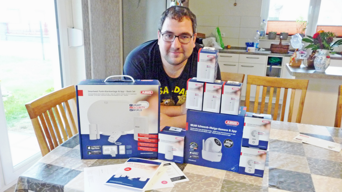 Die ersten Startpakete treffen ein.