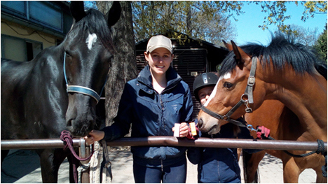 Auch beim gemeinsamen Reitausflug ist A-DERMA Protect dabei!