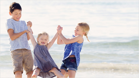 A-DERMA Protect schützt uns zuverlässig, so können wir die Zeit im Freien unbeschwert genießen - auch bei fragiler Haut.