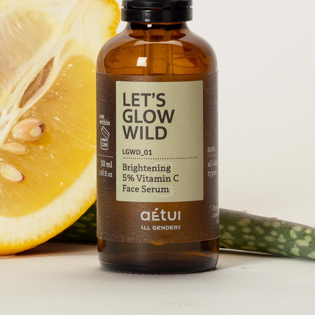 Hol Dir Deinen eigenen Glow: Das konzentrierte 5% Vitamin C Serum schleust Ascorbyl Glucoside bis in tiefere Hautregionen. Dort werden diese in Vitamin C umgewandelt. 