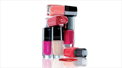 Insgesamt gibt es den Nagellack in 83 Farben.