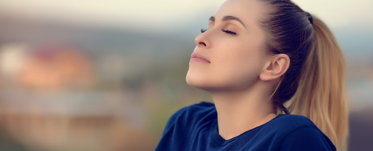 Es wirkt sanft abschwellend, so dass man bald wieder besser Luft bekommt.