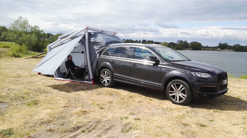 Auch wenn wenn Wolken aufziehen und Regen droht sind die Onlinereporter mit dem Audi Campingzelt bestens  ausgerüstet.