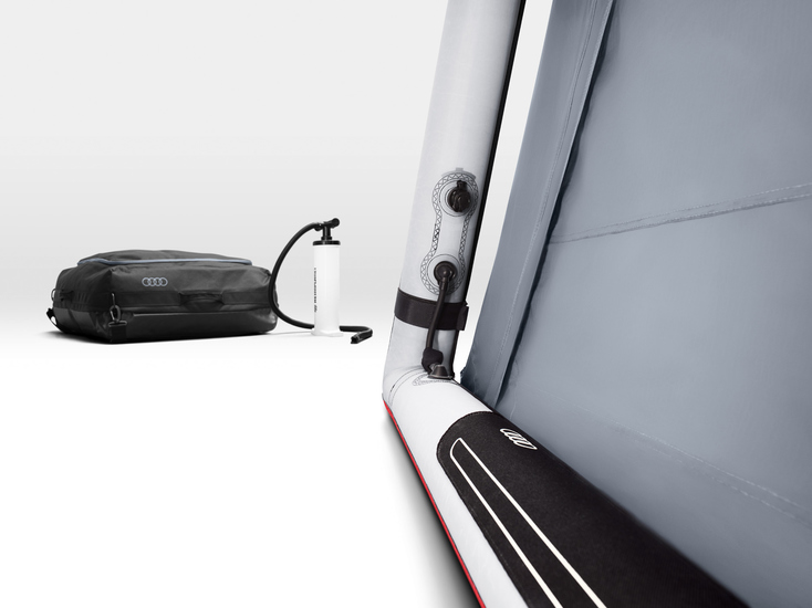 Zum Transport wird es schnell und einfach in eine Aufbewahrungstasche verpackt.