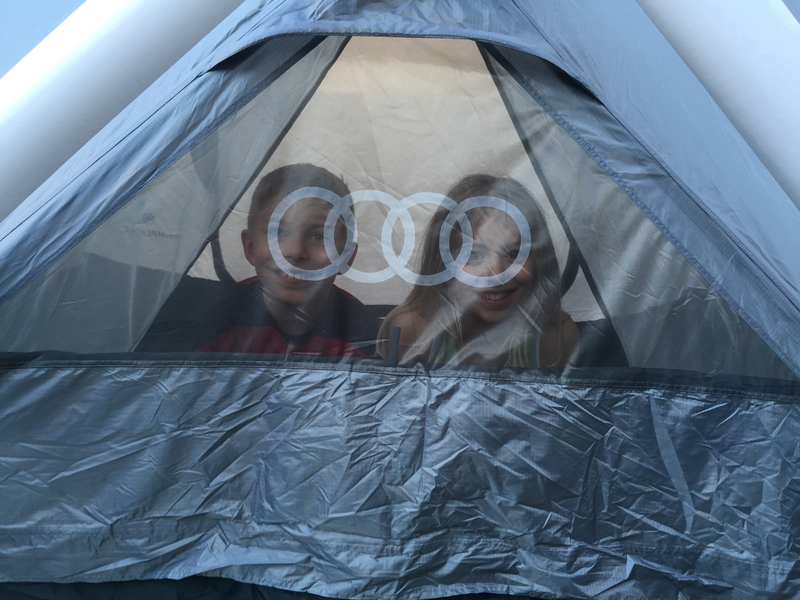 Onlinereporter marcussssss hat verschiedene Aspekte seines Campingzelts in Bilder festgehalten.