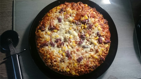 Die BIG Pizza Western mit Kidneybohnen, Mais, Bacon und Peperoniwurst wurde bei trnd-Partnerin susi_86 ausprobiert.