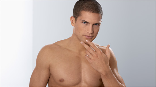 … gründlich rasiert und dabei sanft zur Haut ist – auch bei Dreitagebärten. Die neueste Generation dieses Scherfolienrasierers 