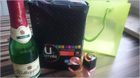 ... und uns bei lustigen Mädelsabenden mit unseren Freundinnen über die Ultra Binden ausgetauscht.