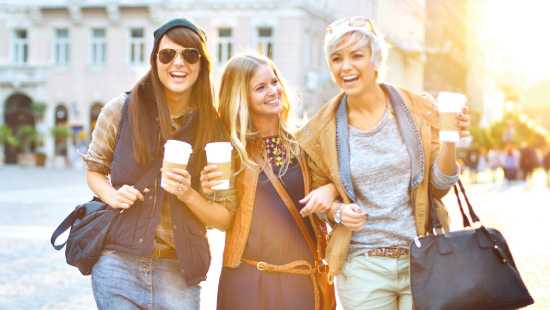 3.000 trnd-Partnerinnen überzeugen sich selbst und machen die Ultra Binden normal und lang auch bei ihren Freundinnen bekannter. Sie bewerten das Design …