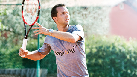 Tennis Star Philipp Kohlschreiber geht mit den Sonnenschutz-Lotionen von Daylong™ stets perfekt geschützt ins Match... 