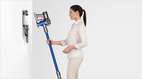 Der Dyson v6 fluffy ist mit einem Handgriff einsatzbereit und ermöglicht so eine völlig neue Routine beim Staubsaugen.