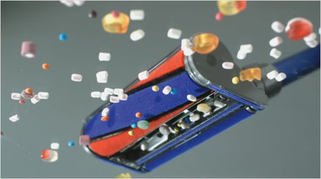 Die Dyson Zyklonentechnologie erzeugt starke Luftwirbel und leitet Staub und Allergene direkt in den Auffangbehälter ab.