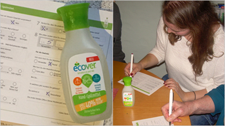 Das Ecover Hand-Spülmittel verteilen und Mafos ausfüllen lassen.