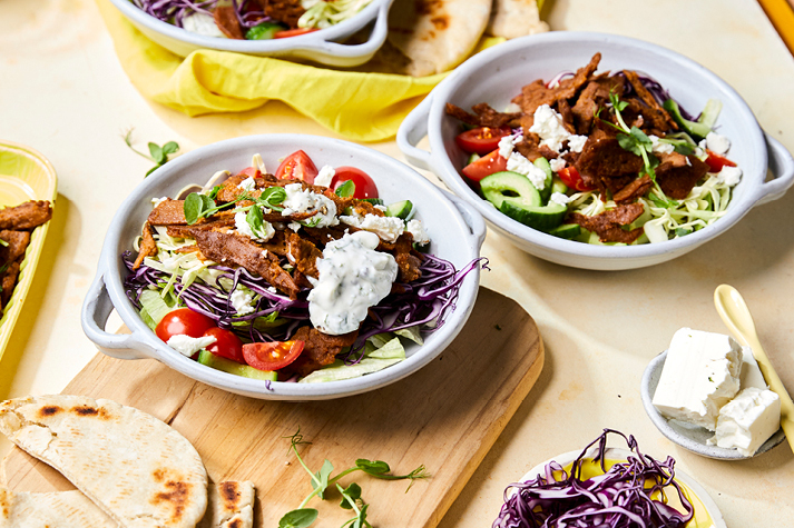 Gyrossalat mit veganem Chicken Kebab