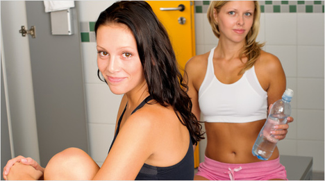 … überzeugen sich 1.000 trnd-Partnerinnen von der Eucerin In-Dusch Body Lotion und geben ihre Erfahrungen mit der Pflege für empfindliche Haut im Freundes- und Bekanntenkreis weiter.