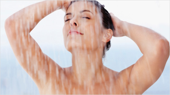 Die innovative Formel des Fa Magic Oils pflegt besonders leicht, schützt die Haut vor dem Austrocknen und sorgt für ein angenehmes Hautgefühl.