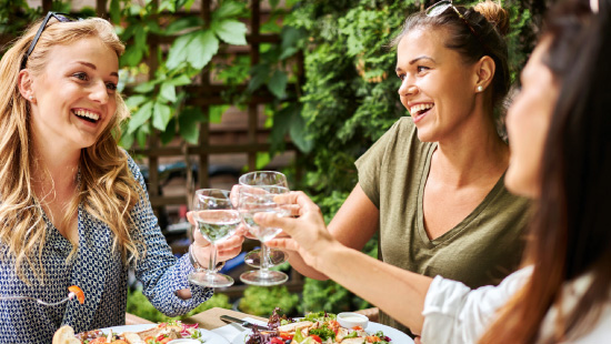 Überzeuge Dich selbst sowie die Skeptiker in Deinem Freundes- und Bekanntenkreis von Fairy. Stelle das Konzentrat nach dem Essen auf die Probe und werde mit Fairy zum Spülmeister.
