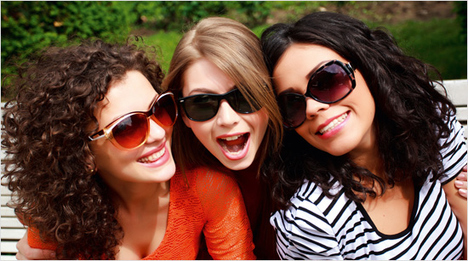  … kennen und teilen unsere Erfahrungen mit der Miracle Skin Cream mit Frauen in unserem Freundes- und Bekanntenkreis.