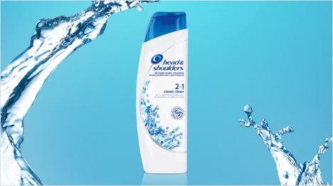 Die 2in1-Variante von head&shoulders classic clean bietet dazu noch eine dreifache Wirkung: Gründliche Reinigung, wirksamen Schutz vor Schuppen und Pflege.
