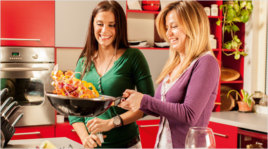  … machen ihn in ihrem Familien- und Freundeskreis noch bekannter. Gemeinsam finden wir heraus, wann und wozu wir den Ketchup mit der süßlich-würzigen Curry-Note am liebsten essen.