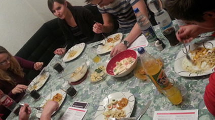 Meinungen und Anregungen von Freunden sammeln.