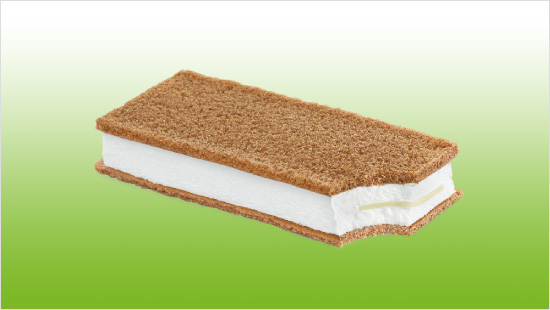 Mit einer kühlen Joghurt-Creme, einem Hauch Zitrone und zwei lockeren Schnitten, kann Joghurt-Schnitte …