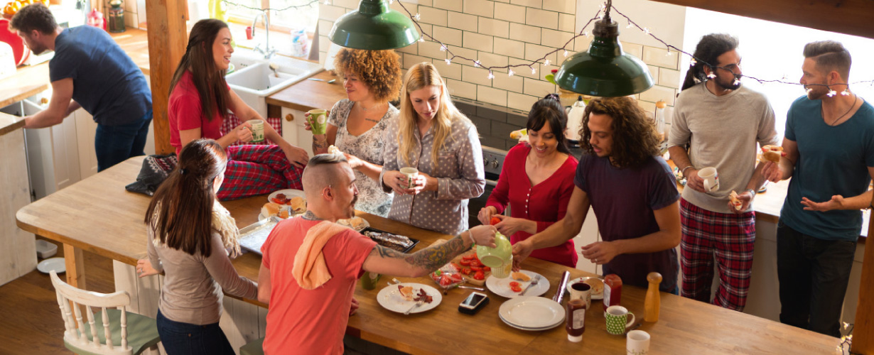 2.000 trnd-Partner probieren den winterlichen Burger von KFC gemeinsam mit Freunden, Bekannten und Kollegen und machen ihn bei allen Interessierten bekannt.