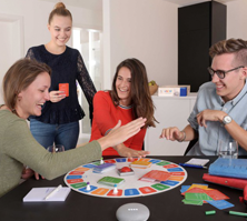 100 trnd-Partner probieren kNOW! bei vielen Spieleabenden aus und teilen ihre Erfahrungen in ihrem Umfeld und online.